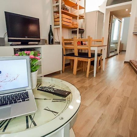 Altido Lovely 1-Br Flat With Easy Access To Centre Milan Bagian luar foto