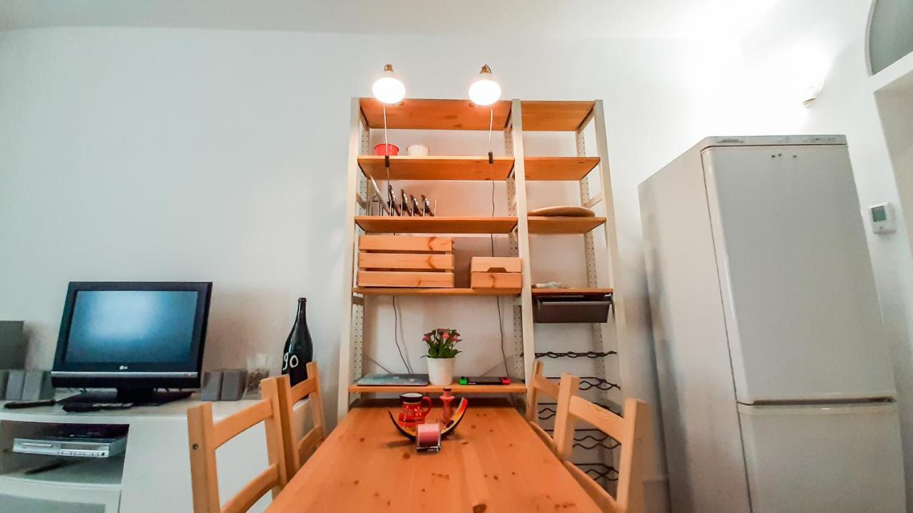 Altido Lovely 1-Br Flat With Easy Access To Centre Milan Bagian luar foto